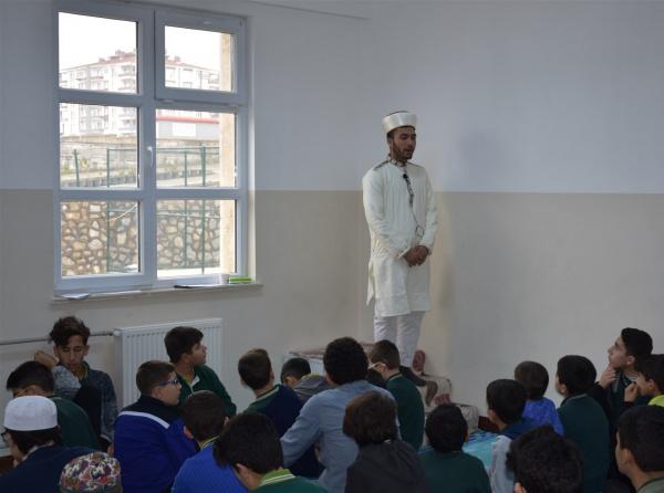Bangladeşli Öğrenci Kardeşimiz Okulumuzda Cuma Namazı Kıldırdı