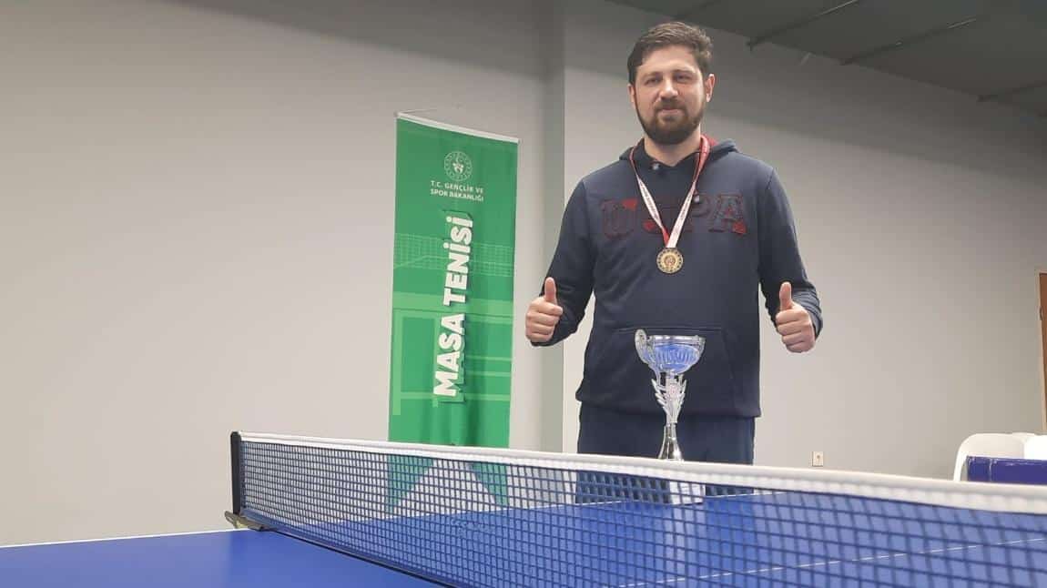 Masa tenisi yarışması birincisi Mehmet Açıkgöz